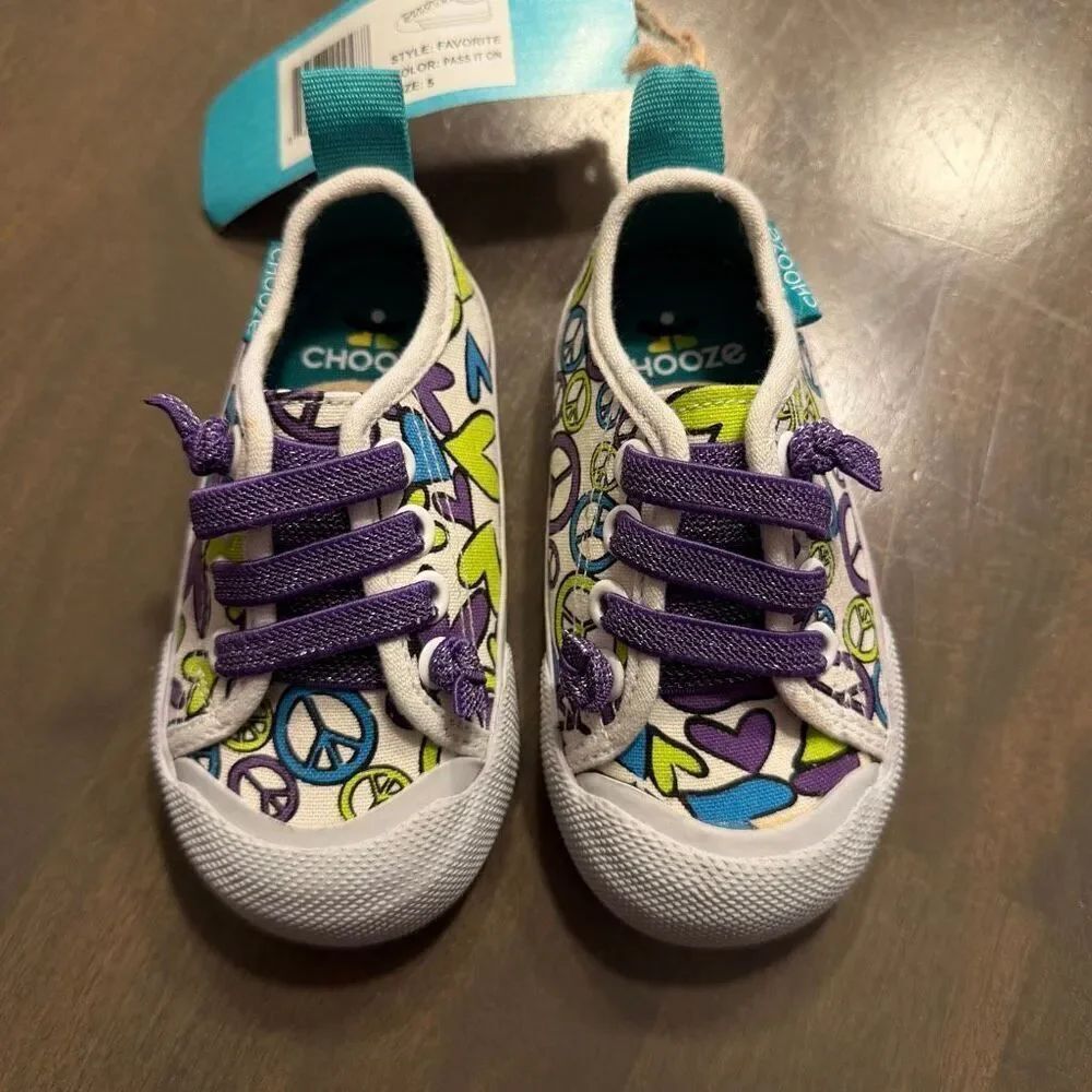 Chooze Favorite Pass It On Sneaker size 5